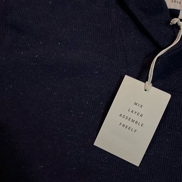 Men’s Free Assembly Sweater - Picture 6 of 6